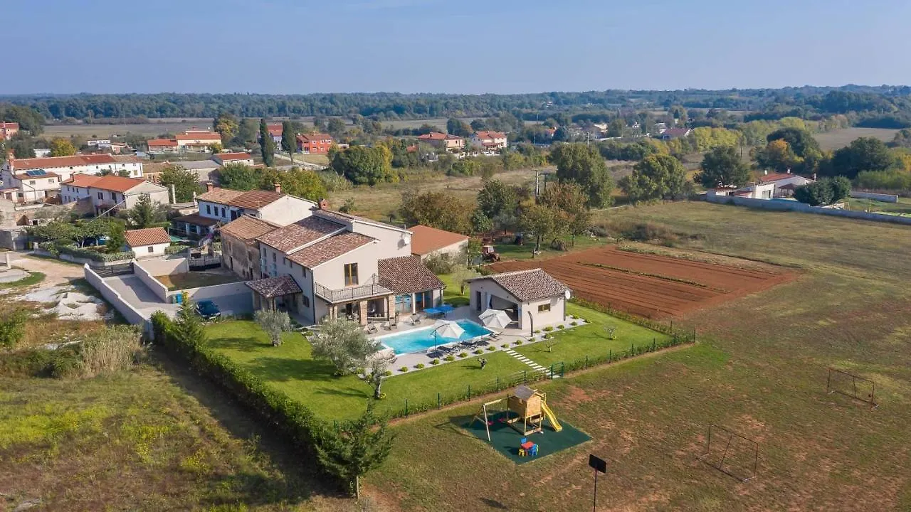 Wonderful Villa Mattuzzi With Private Pool Near The Town By Wiibuk Pula