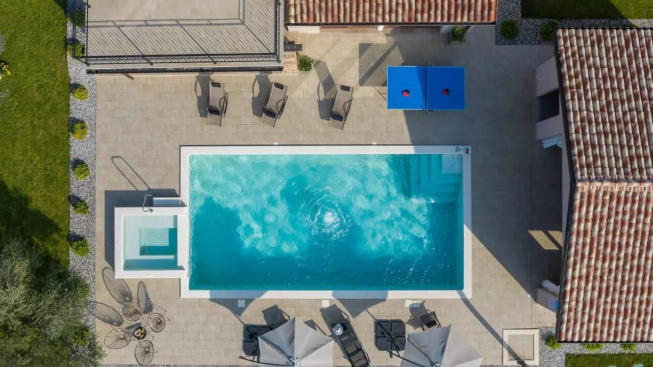 Wonderful Villa Mattuzzi With Private Pool Near The Town By Wiibuk Pula